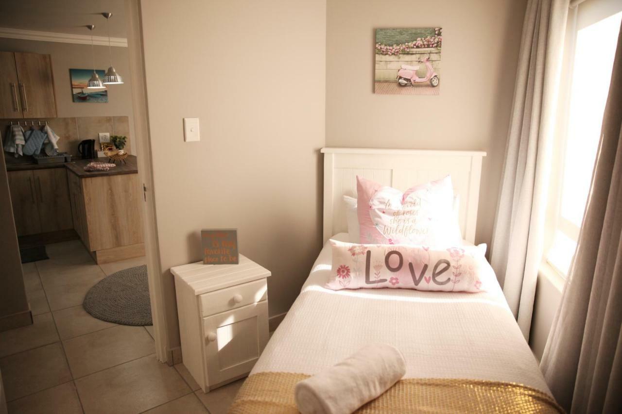Mari-Amor Self-Catering Apartments มอสเซิลเบย์ ภายนอก รูปภาพ