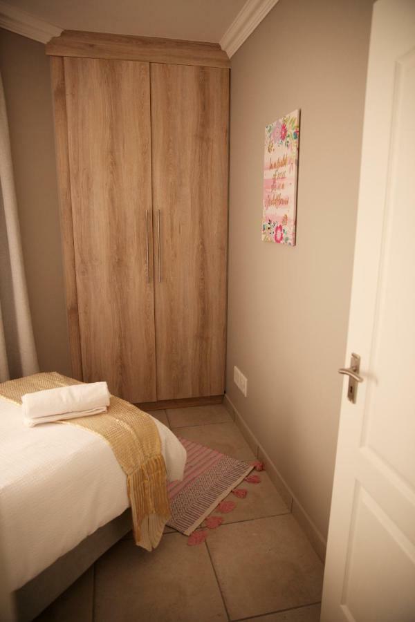 Mari-Amor Self-Catering Apartments มอสเซิลเบย์ ภายนอก รูปภาพ